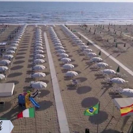Front Beach Apartments Viareggio Eksteriør bilde
